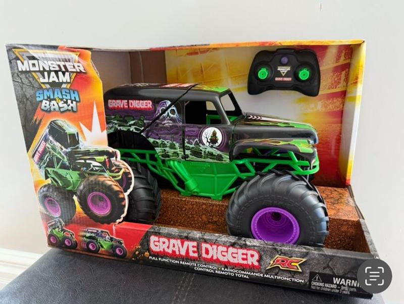 Monster Jam Smash and Bash Remote Controlled 1:15 Grave Digger, 1