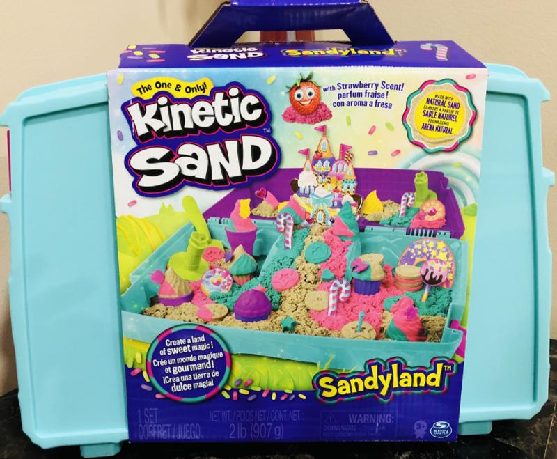Kinetic Sand Sandyland with 2lbs of Kinetic Sand, Portable Playset 