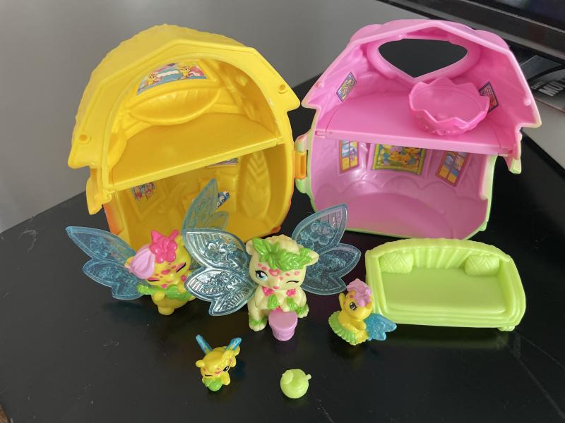 Hatchimals CollEGGtibles Transforming Rainbow-cation Camper Toy Car