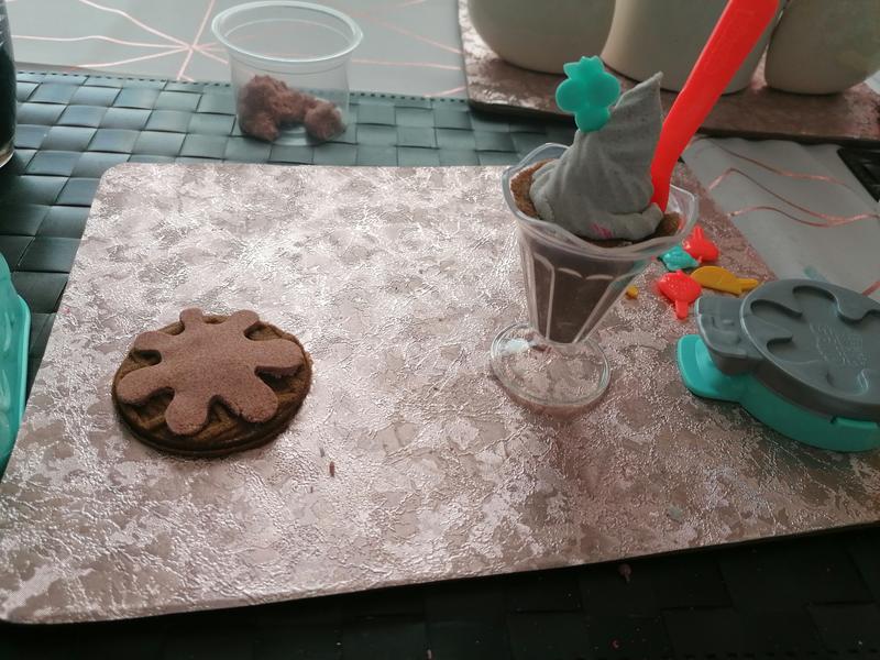 Spin Master Kinetic Sand Ice Cream Treats Playset – Galactic Toys &  Collectibles