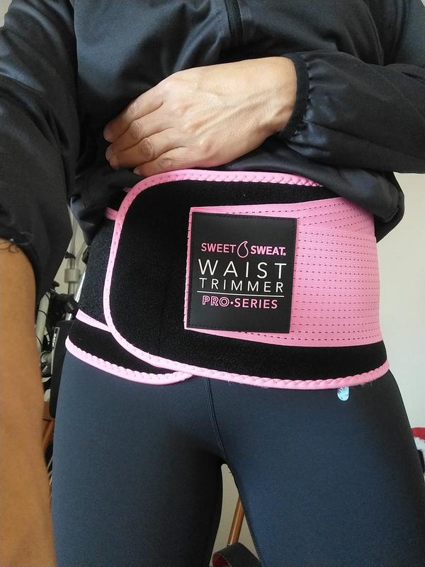 Sports Research Sweet Sweat 'Pro-Series' Waist Trimmer (Black) with  Adjustable Velcro Straps (XS-S), Waist Trimmers -  Canada