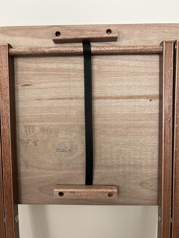 Cheap fabric strap holds the legs in place