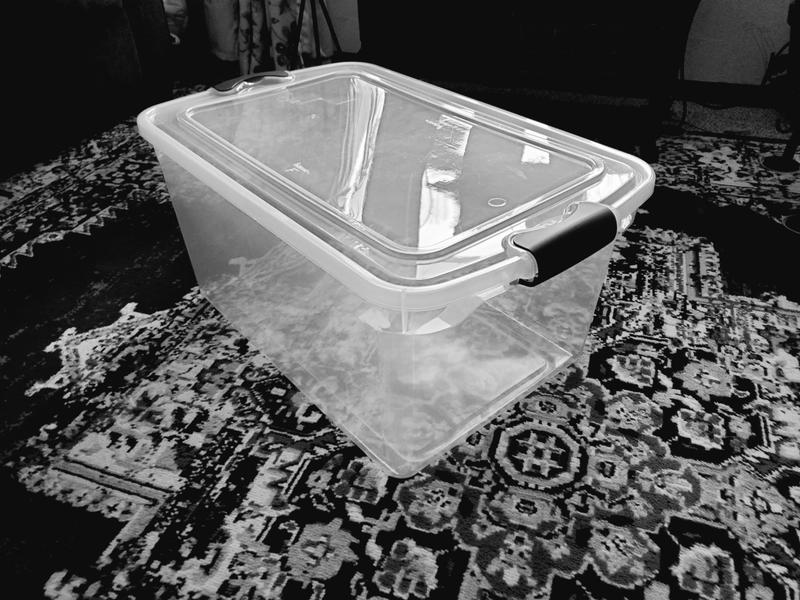 Hefty X-large 25-Gallons (100-Quart) Clear Base with White Lid Tote with  Latching Lid