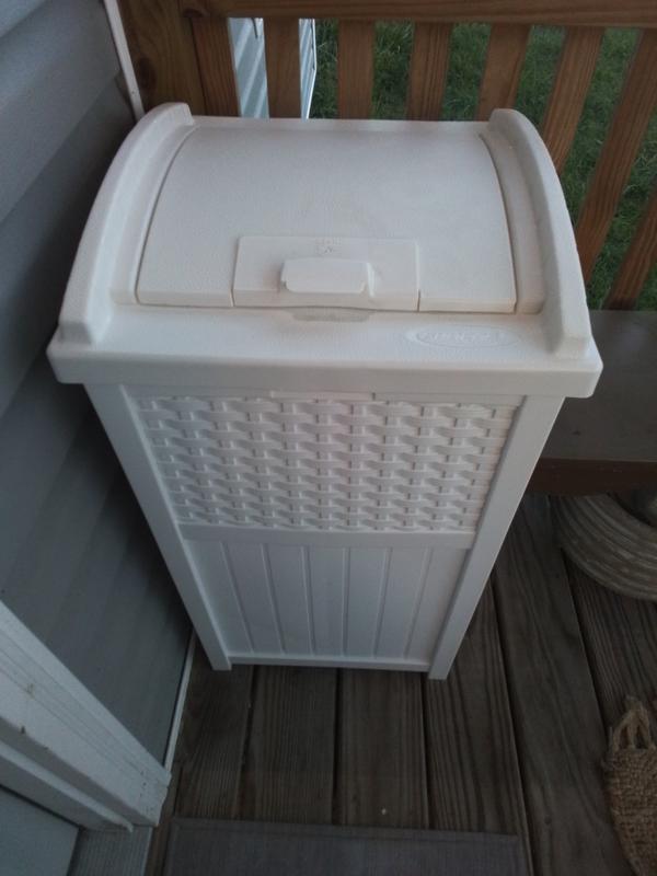 Suncast Trash Hideaway 33 Gallon Resin Wicker Outdoor Garbage