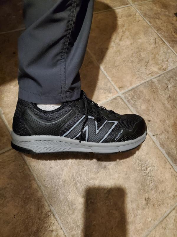 Male New Balance Men's Black/Grey Evolve Alloy Toe SRO Athletic