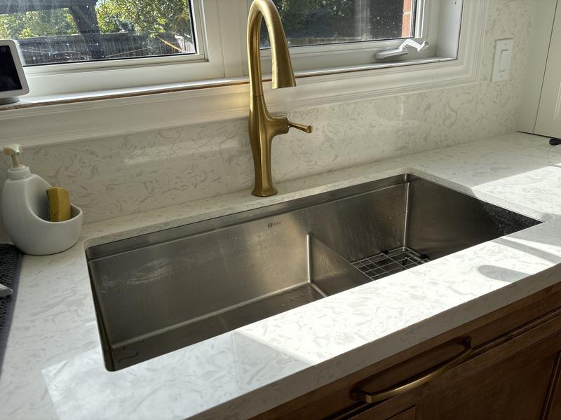 42'' VERSA42 S-642W | Stylish International Inc.