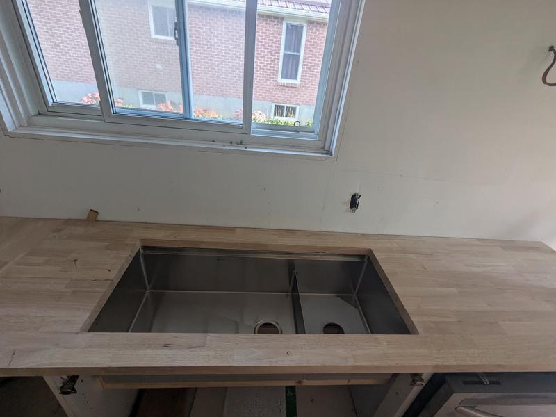 42'' VERSA42 S-642W | Stylish International Inc.