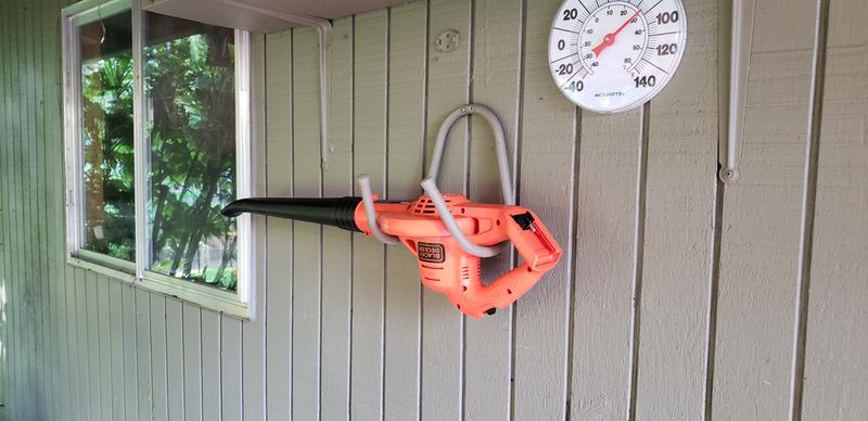 BLACK+DECKER 20V MAX Cordless Sweeper LSW321 Review - Leaf Blower Buying  Guide 
