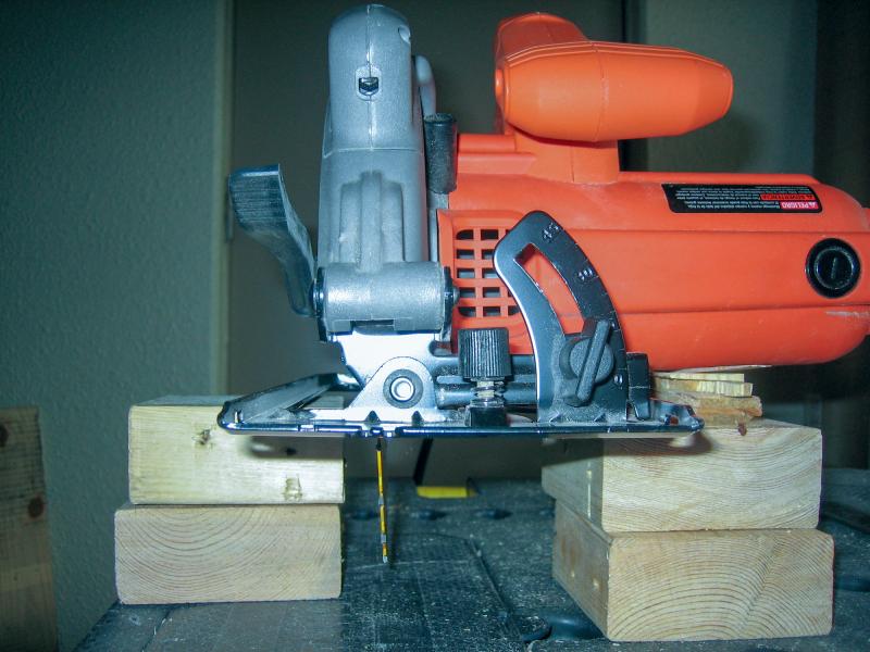 Look at the blade and bevel adjuster.