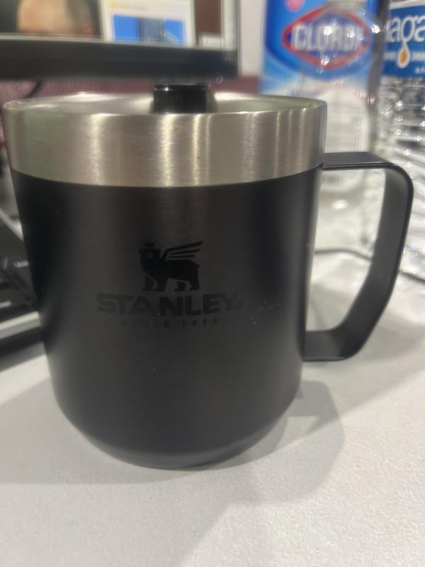 Stanley 24 oz Stay Hot Camp Mug in Hammertone Silver