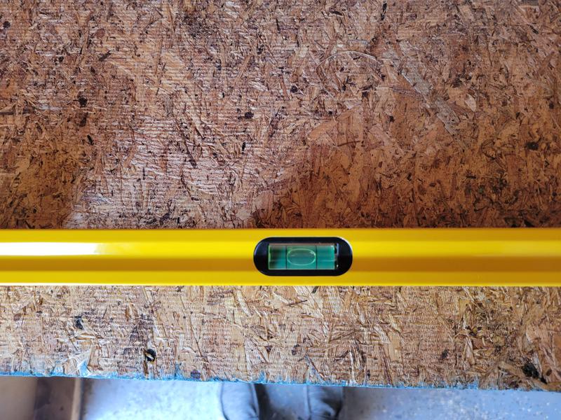 V notch would work great for rounded surfaces such as pipes. Top vial could be difficult to read at times with a smaller viewing window but is easy to naviagate around.