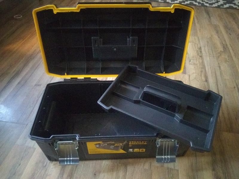 So much space inside and the tray is very durable.