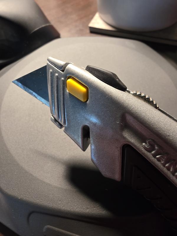 6-5/8 in INSTANTCHANGE® Retractable Knife | STANLEY