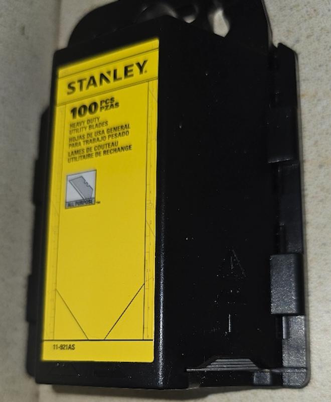 Heavy-Duty Utility Blades with Dispenser (100 PK) | STANLEY
