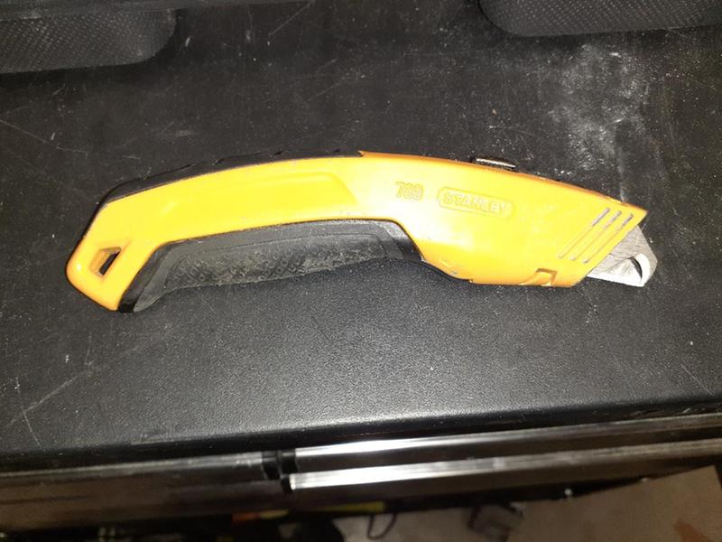 Stanley Bostitch Twin Blade Utility Knife 