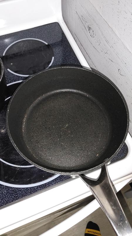 Revetement decolle apres 6 mois d'utilisation avec ustensile en silicone et bois