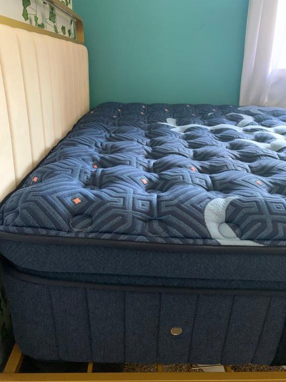 Thick mattress with comfortable pillow top