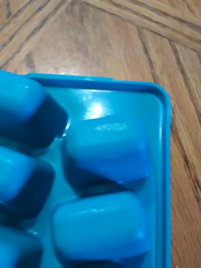 Sterilite 7262 - Set of Two Ice Cube Trays Blue Atoll 72620924
