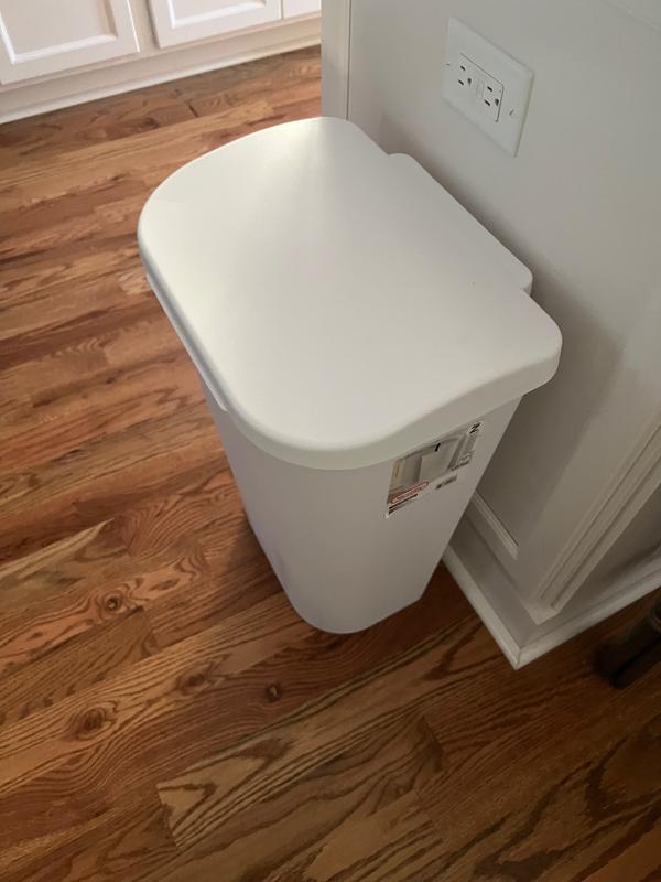 Sterilite 1058 - 11 Gal. Slim StepOn Wastebasket White 10588004