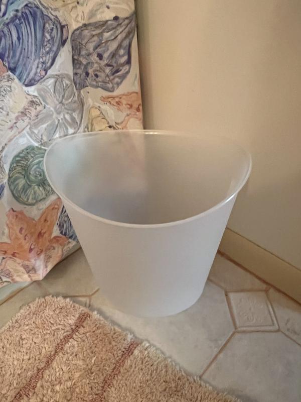 S-1031-CL Sterilite Plastic 3 Gallon Oval Wastebasket - Clear