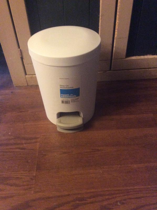 1.6 Gallon Step On Wastebasket