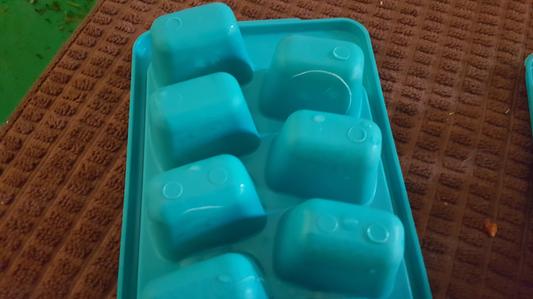 Sterilite 7262 - Set of Two Ice Cube Trays Blue Atoll 72620924