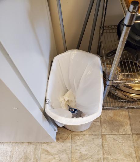 Sterilite 11.3 Gal Lift Top Lid Kitchen Trash Can Wastebaskets, Black (24  Pack), 1 Piece - Baker's