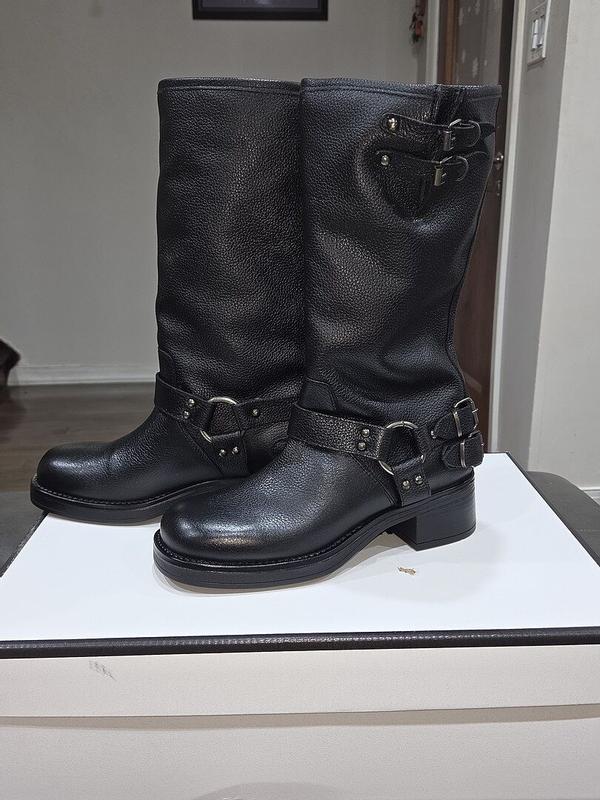 Customer photo for "Beautiful leather boots"
