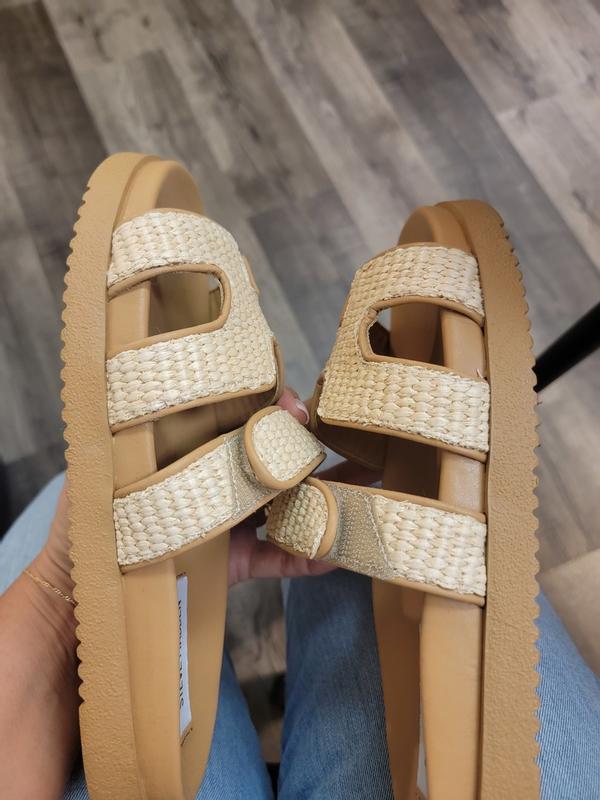【Steve Madden】マヤスタッズラバ Steve Madden Women's Mayven Strappy Footbed Slide Sandals