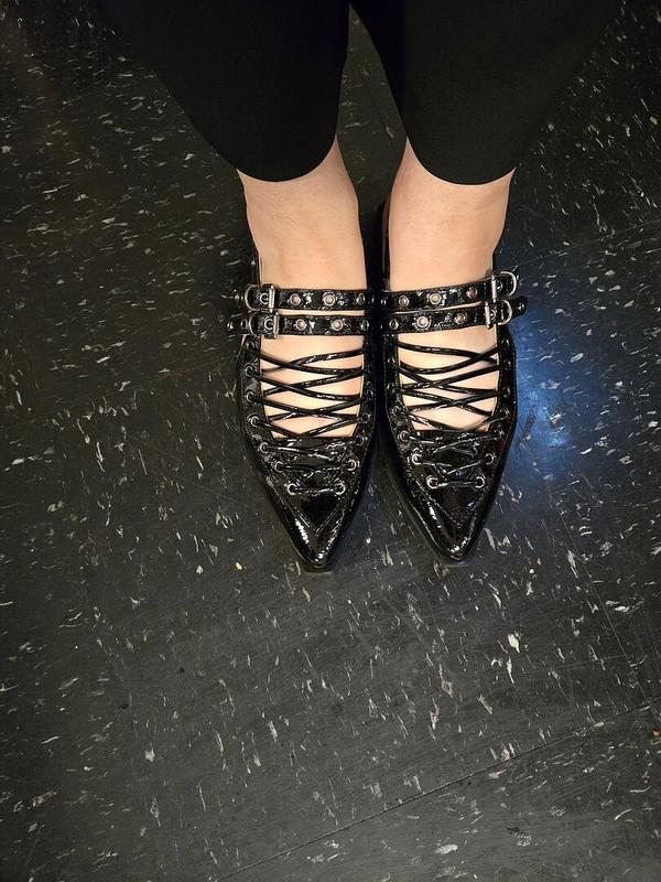 Steve Madden ポイントトゥ スリングバック Galanti フラット GALANTI Black Patent Women's Pointed-Toe Moto Slingback Flat