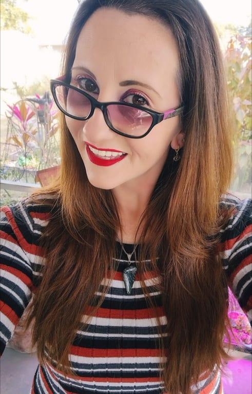 Beso is an eye-catching lipstick!