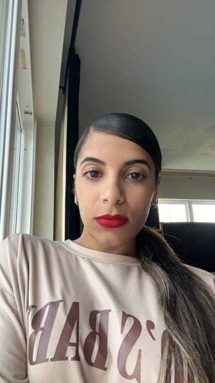 Such a cute color to wear to a date night! Hint hint, Valentines day coming up..