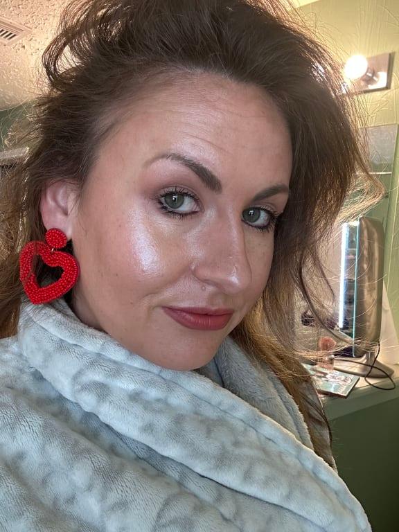 Looks great with a mauve lip combo