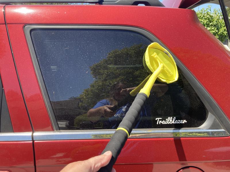 How to clean your windshield  Invisible Glass Reach and Clean