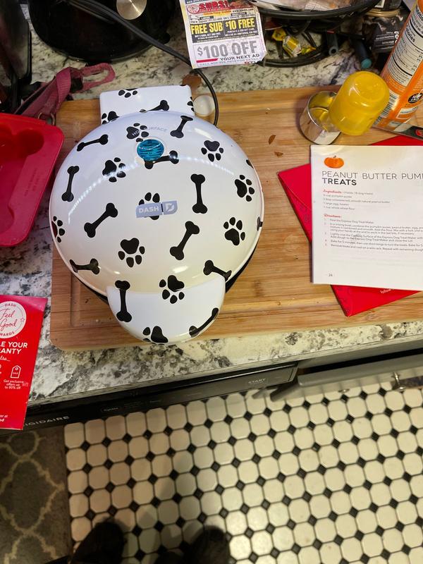 Dash NEW Halloween Mini Dog Treat Maker - Dog Chews & Treats, Facebook  Marketplace