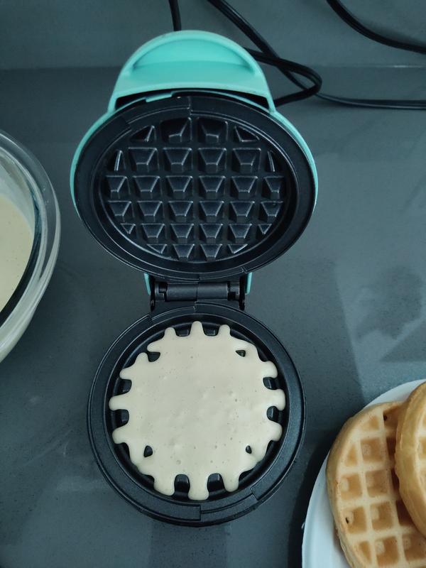 Dash Mini Maker Waffle Iron - Black, 4 in - Fred Meyer