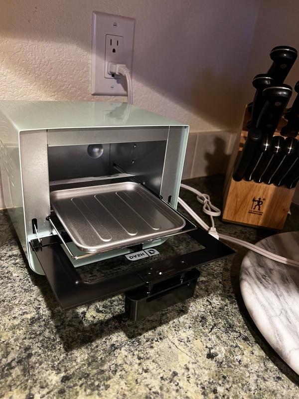 The Dash Mini Toaster Oven Proves That Everyone Needs an Office Toaster Oven