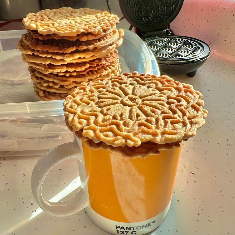 Dash® Mini Pizzelle Maker Bed Bath and Beyond Canada