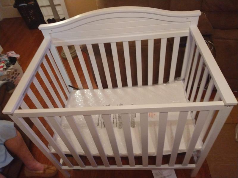 My favorite Stella mini crib.