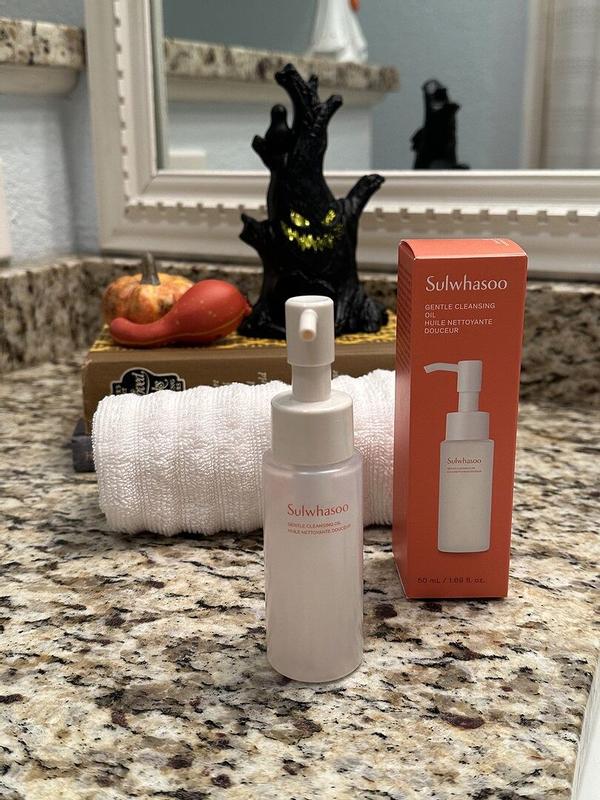 Customer photo for "Oil That Doesn't Leave Your Skin Feeling Oily."