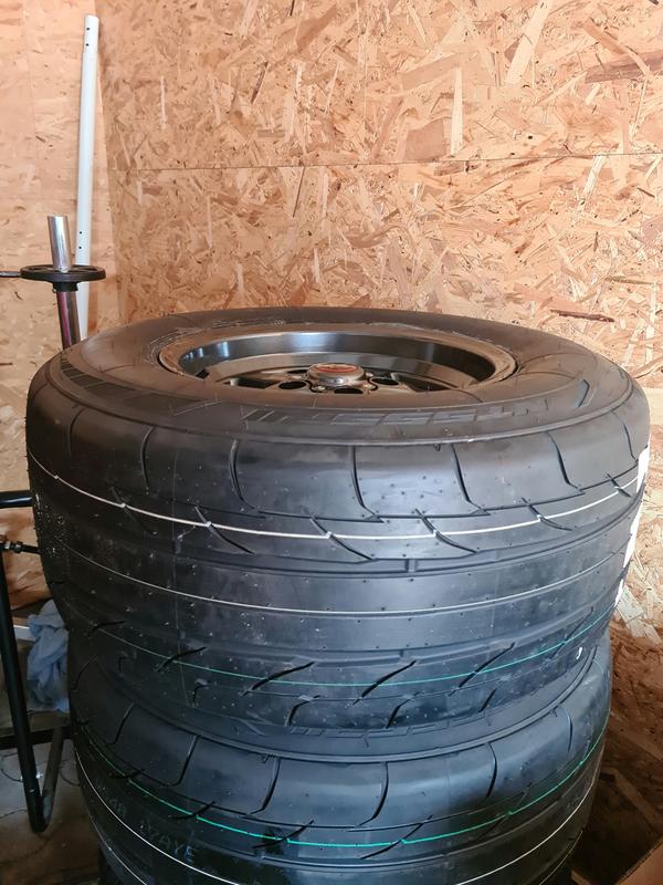 Nitto NT 555 RII Tires 275/60-15