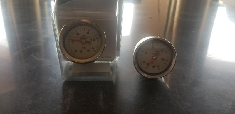 Aeromotive Fuel Pressure Gauges 15632 Reviews | Summit Racing