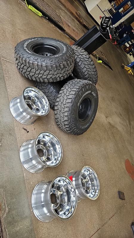 Pro Comp Xtreme Alloys Series 1069 Polished Wheels 15x10