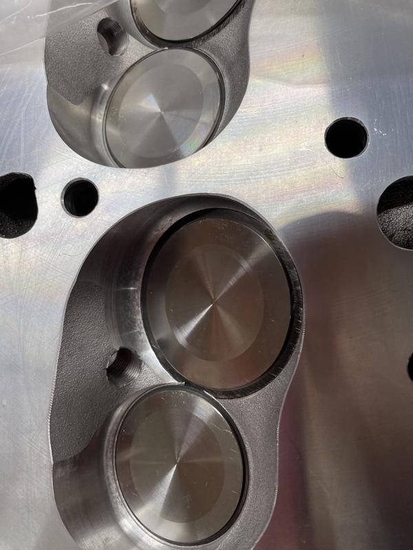 ベル　エンチャンテッド Edelbrock 60499 Cylinder Head – Pit Stop USA