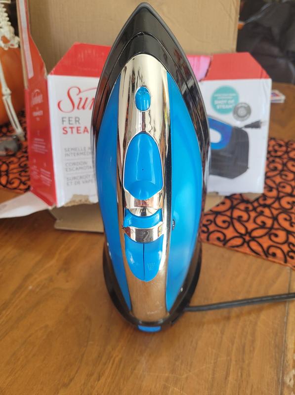Sunbeam Steam Master® Iron with Retractable Cord, Black & Blue  GCSBCL-202-000 