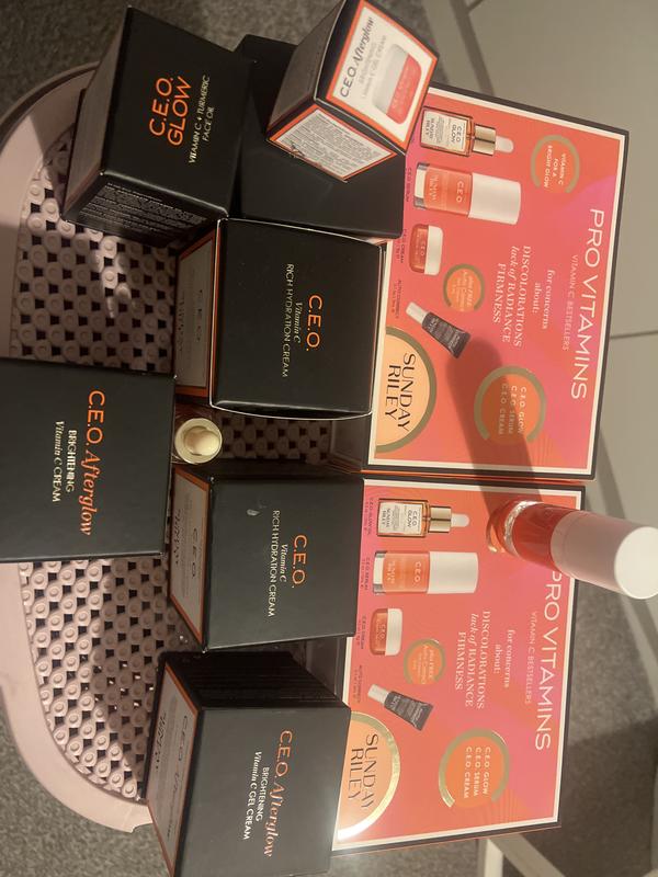 ■Sunday Riley■Glow Goals Bundle■箱ダメージあり Sunday Riley Glow Goals Bundle | Cult Beauty