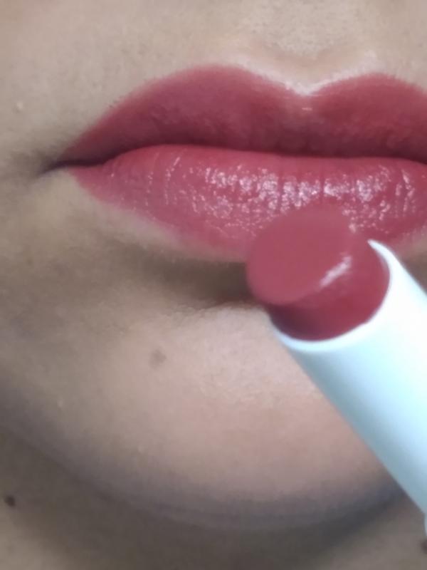 Customer photo for "LOVE THIS LIPSTICK!!"