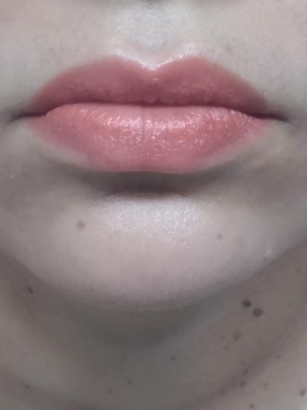 Customer photo for "LOVE THIS LIPSTICK!!"