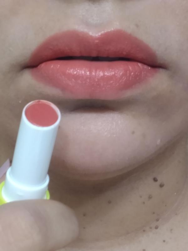 Customer photo for "LOVE THIS LIPSTICK!!"