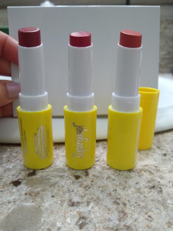 Customer photo for "LOVE THIS LIPSTICK!!"